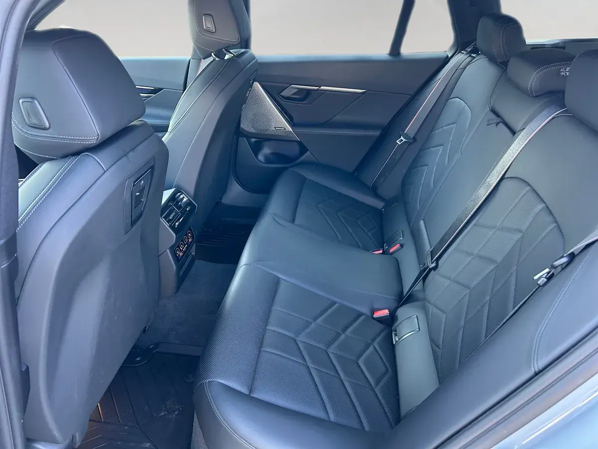 Bild 11 - BMW i5 eDrive40